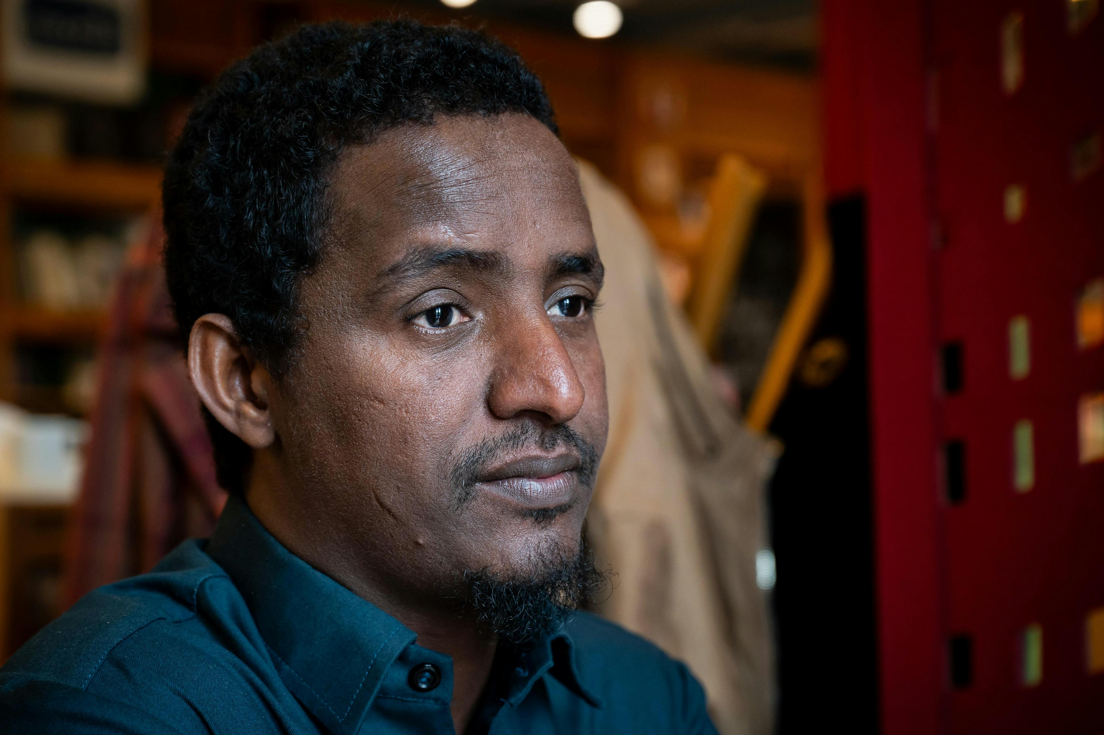 Omar Mohamed fortel at den gongen han har vore mest redd i heile sitt liv var da veslebroren Hassan forsvann i eit par døgn. I dag bur brørne saman i USA. FOTO: Beate Simarud for Flyktninghjelpen
